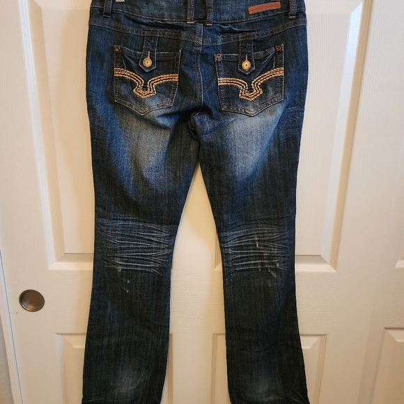 Almost Famous Blue Jeans ๐ Size 9 ๐ - Picture 2 of 5